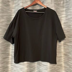 Like new- cropped shortsleeved sweatshirt